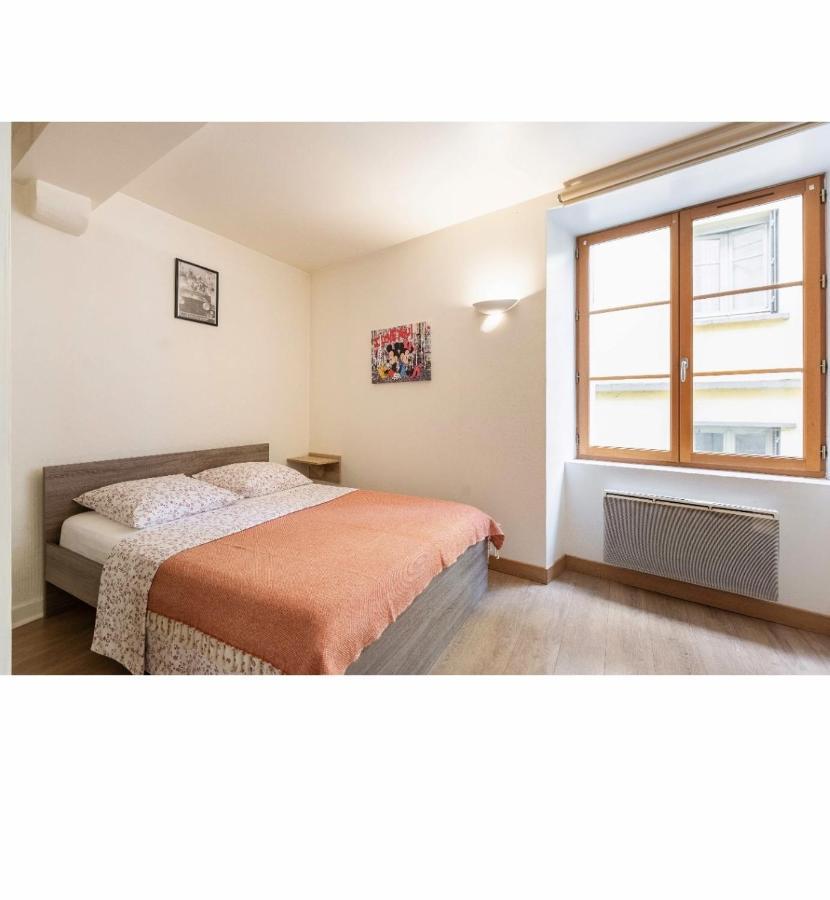Location F1 Neuf Centre Historique Riom Apartment Exterior foto